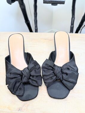 LC Lauren Conrad Black Bow Heels Size 9 M Slide Sandals Kitten Heel